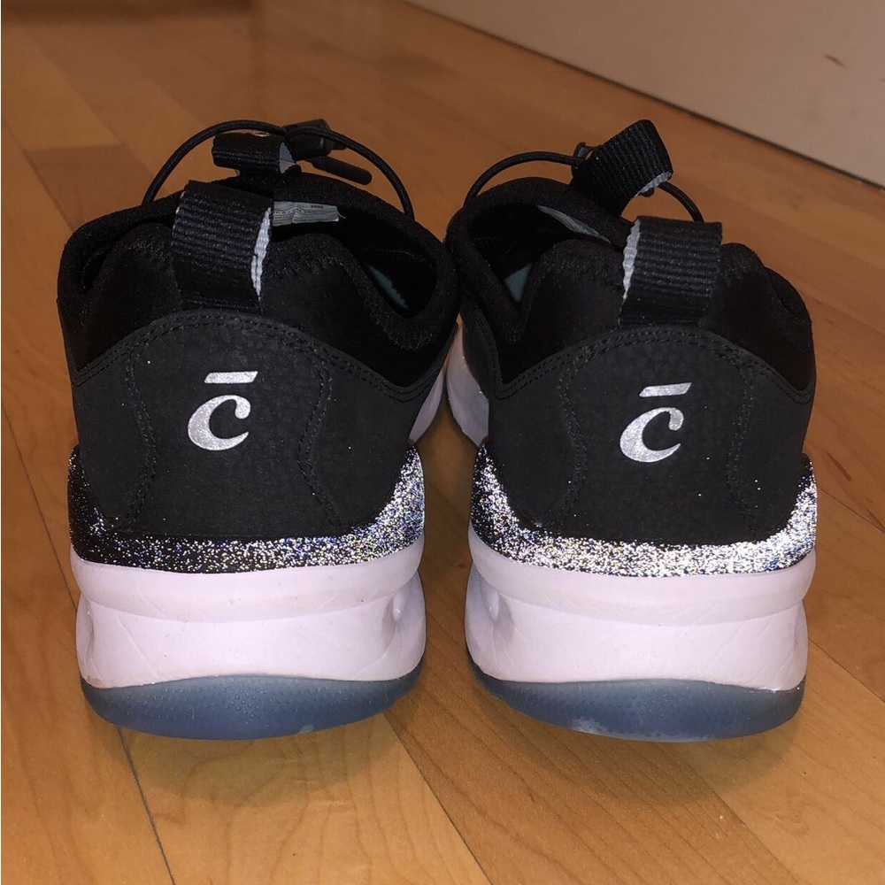 Like new Clove shoes. Perfect for healthcare workers!